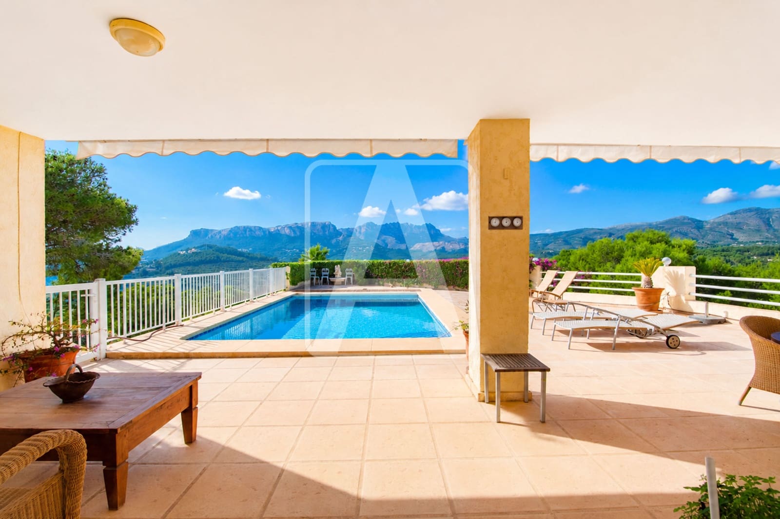 3 chambre Villa/Maison à vendre à Calpe / Calp avec garage - 849 000 € (Ref: 10024926)