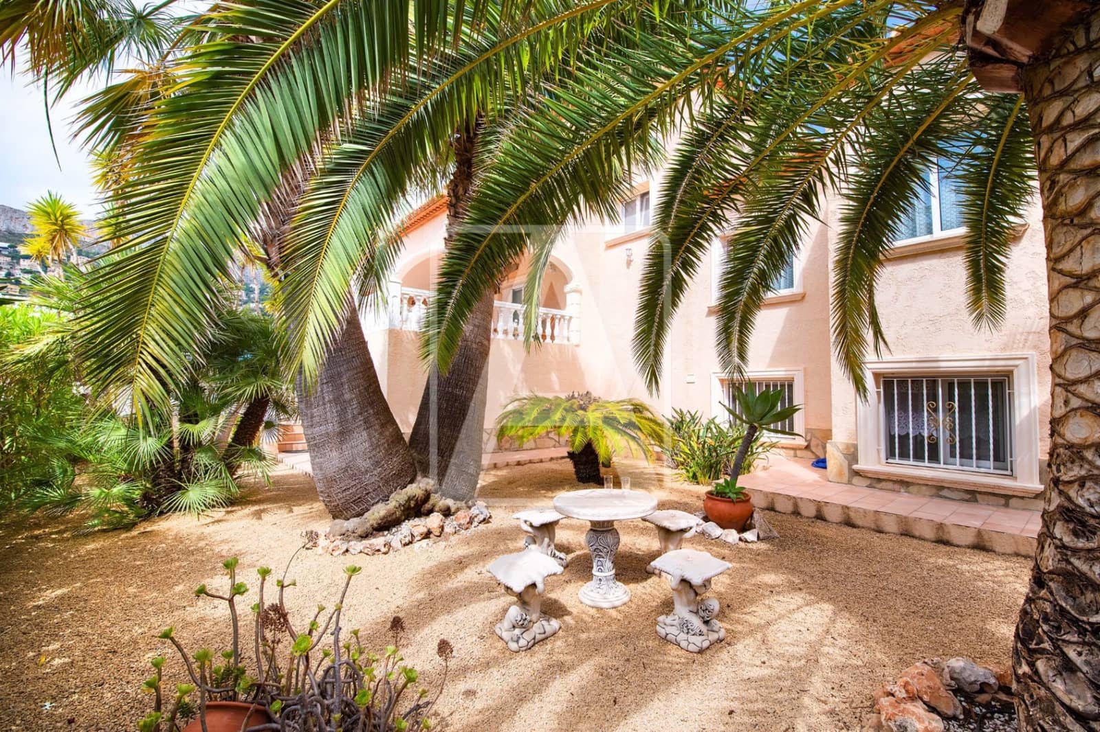 5 bedroom Villa for sale in Calpe / Calp with pool garage - € 1,100,000 (Ref: 10033357)