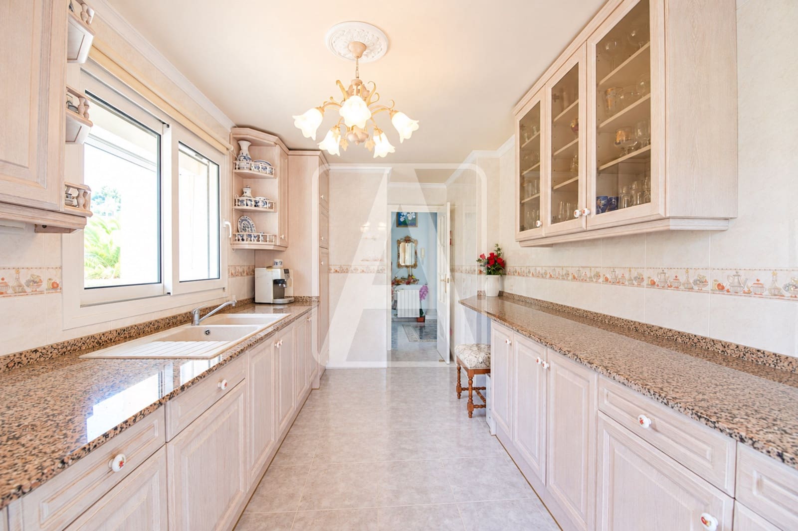 5 bedroom Villa for sale in Calpe / Calp with pool garage - € 1,100,000 (Ref: 10033357)