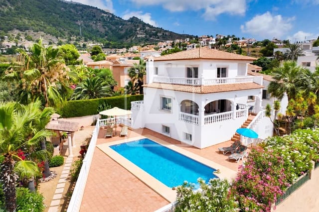 5 bedroom Villa for sale in Calpe / Calp with pool garage - € 1,100,000 (Ref: 10033357)