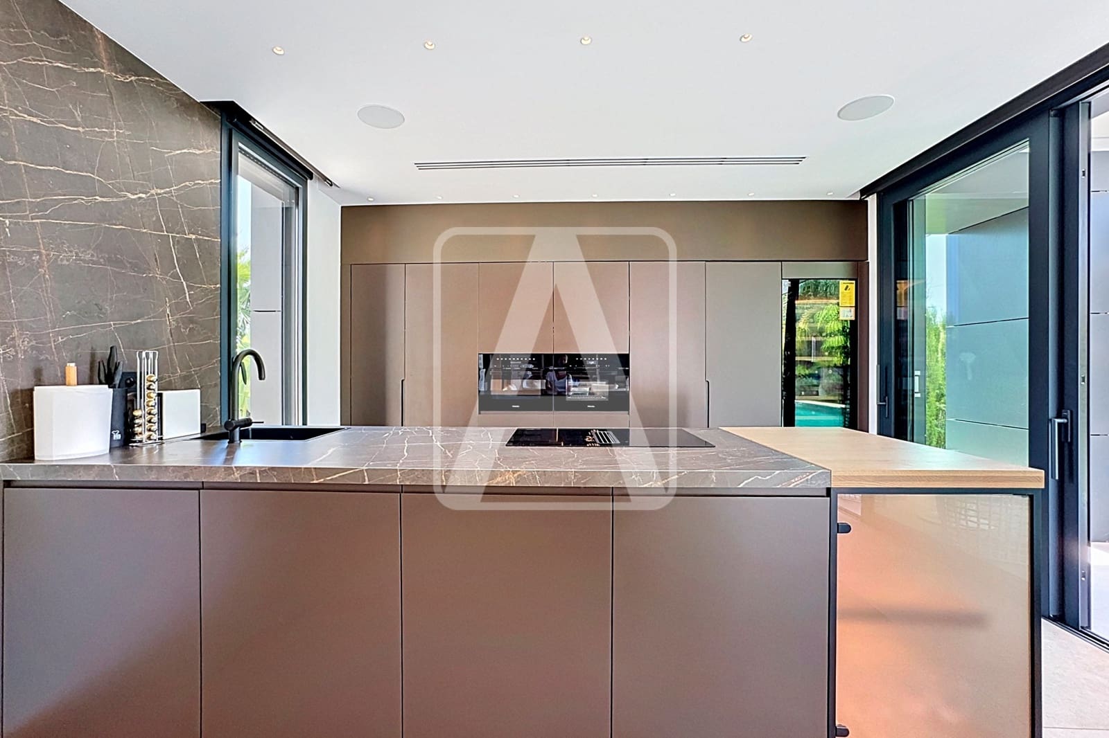 Chalet de 4 habitaciones en Calpe / Calp en venta con piscina garaje - 2.290.000 € (Ref: 10046240)
