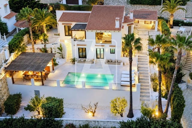 4 soveværelse Villa til salg i Benissa med swimmingpool garage - € 1.495.000 (Ref: 10121006)
