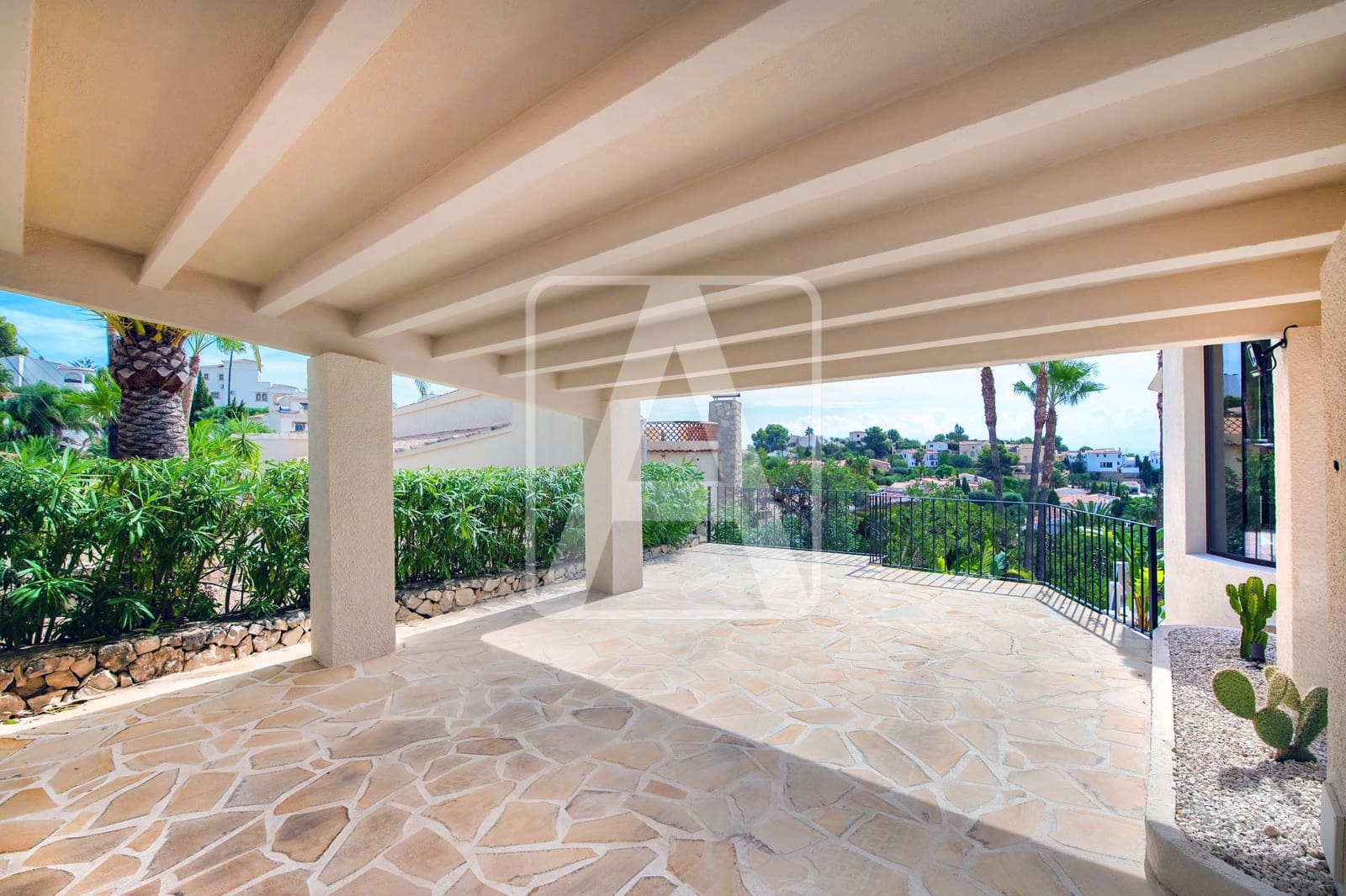 4 soveværelse Villa til salg i Benissa med swimmingpool garage - € 1.495.000 (Ref: 10121006)