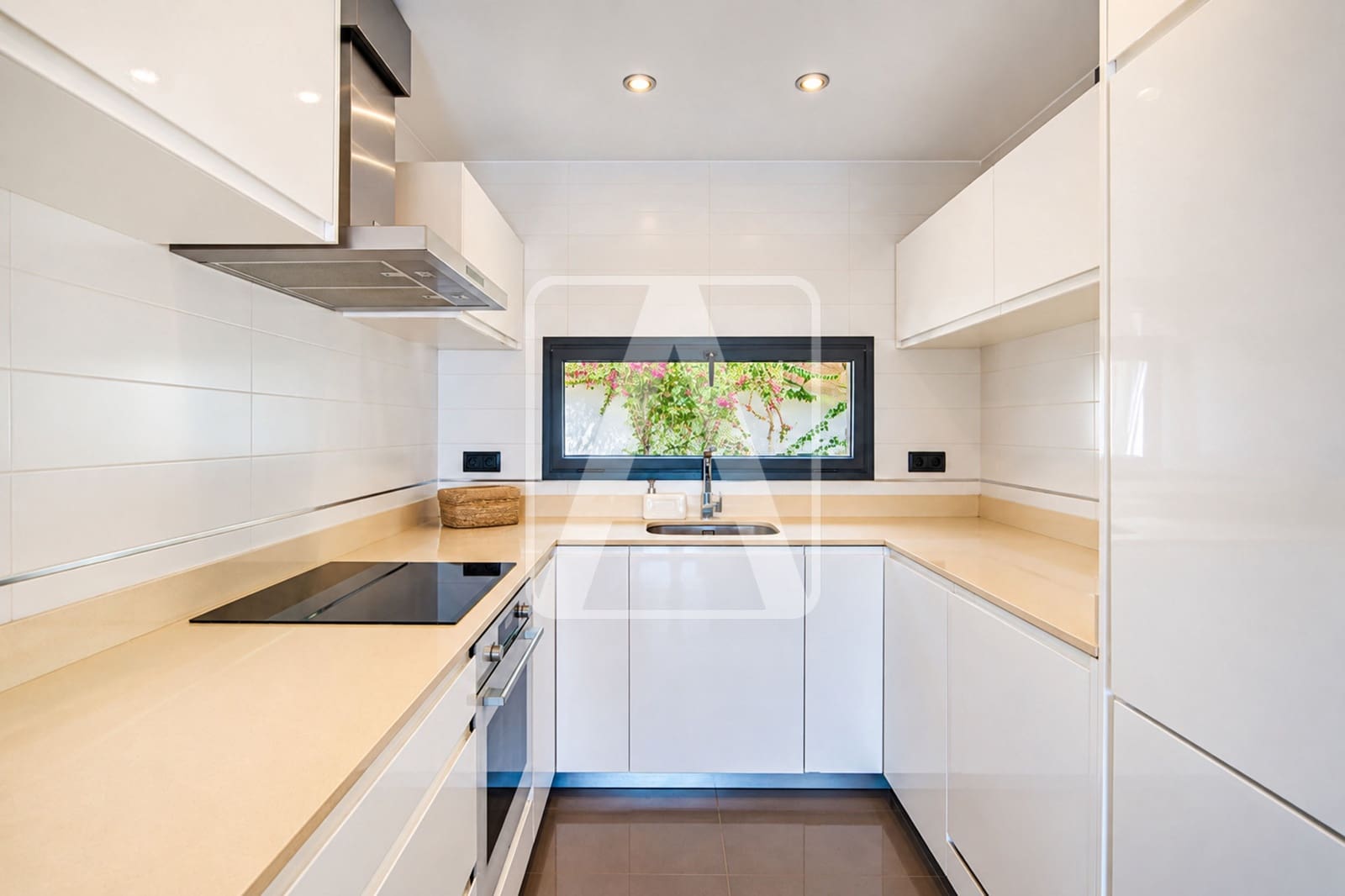 Chalet de 3 habitaciones en Benissa en venta con piscina garaje - 795.000 € (Ref: 10121010)