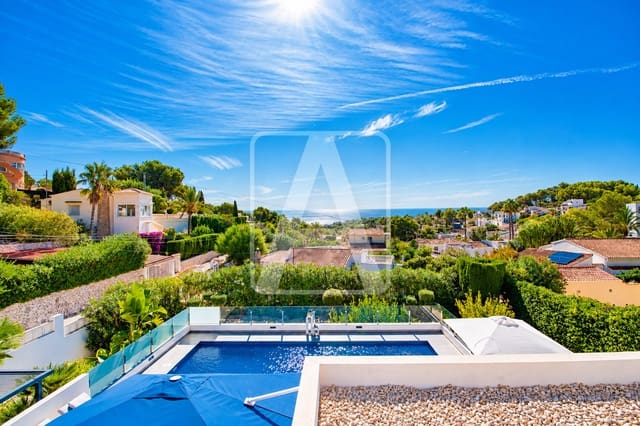 Chalet de 3 habitaciones en Benissa en venta con piscina garaje - 795.000 € (Ref: 10121010)