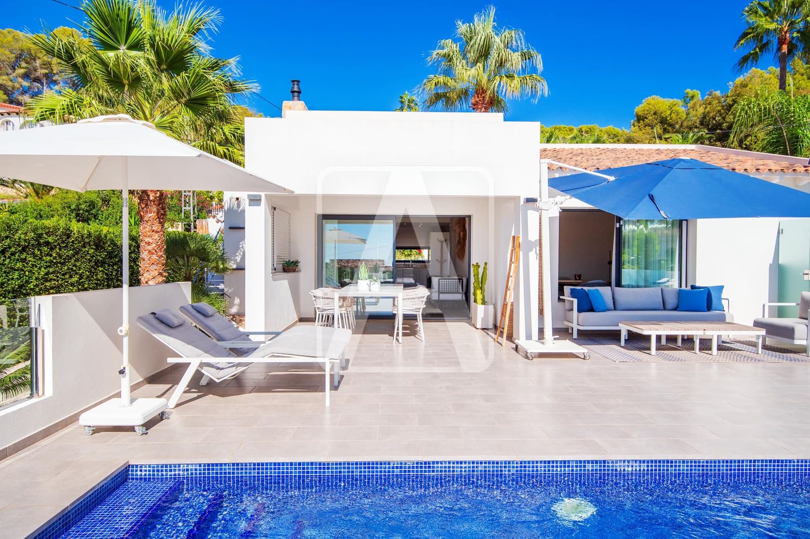 Chalet de 3 habitaciones en Benissa en venta con piscina garaje - 795.000 € (Ref: 10121010)