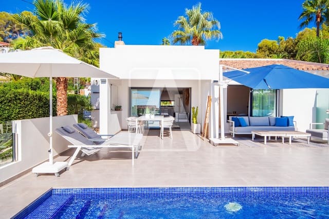 Chalet de 3 habitaciones en Benissa en venta con piscina garaje - 795.000 € (Ref: 10121010)