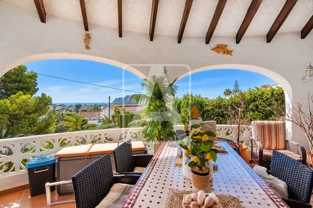 4 soveværelse Villa til salg i Calpe / Calp med swimmingpool garage - € 495.000 (Ref: 10149319)