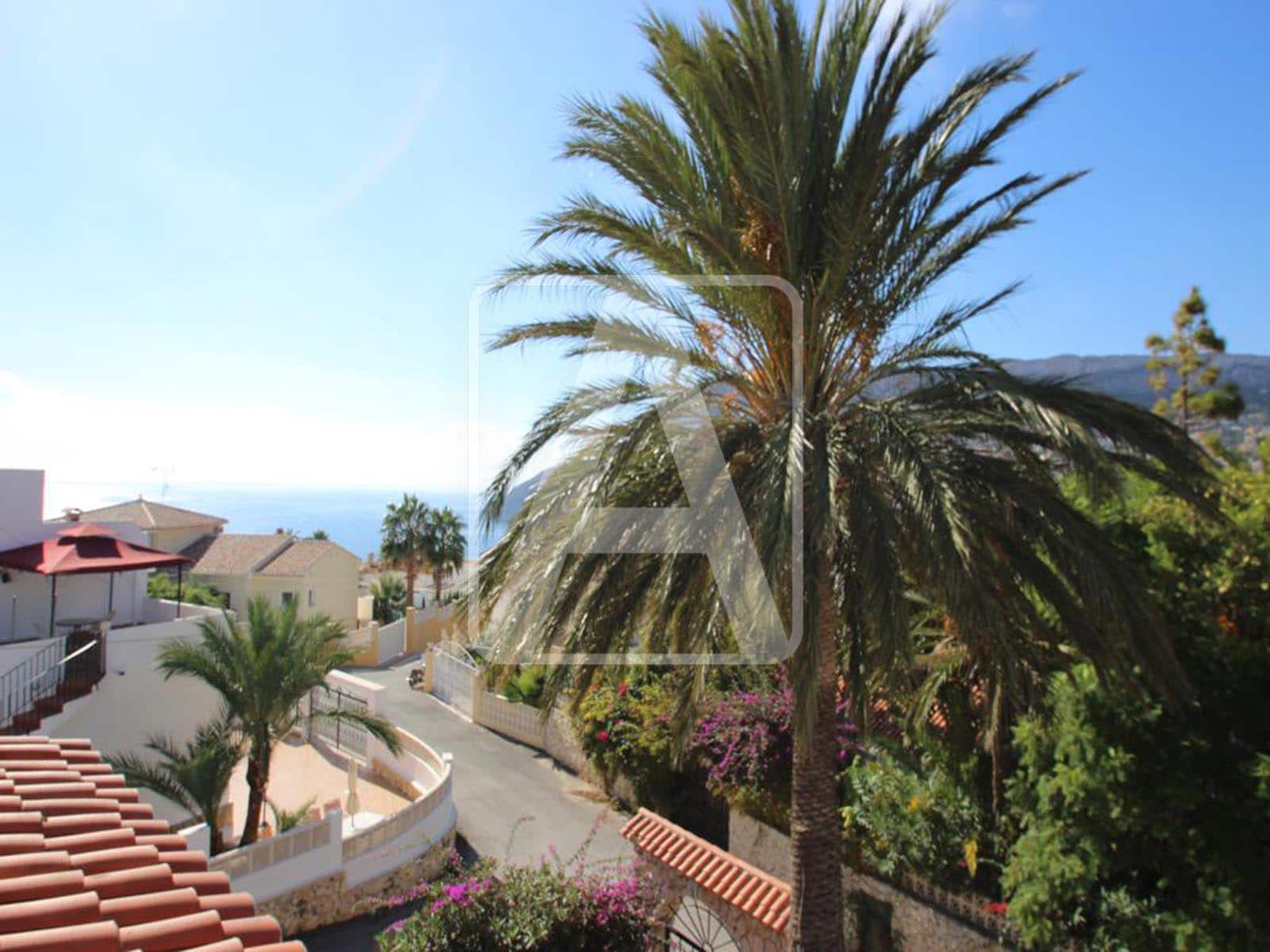 8 Zimmer Villa zu verkaufen in Calpe / Calp mit Pool Garage - 690.000 € (Ref: 2437766)