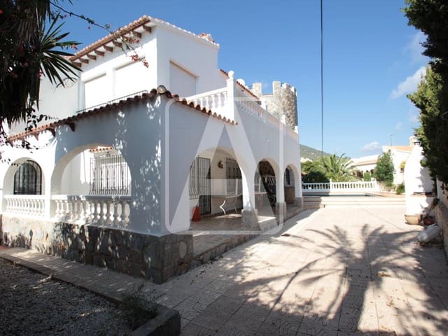 8 Zimmer Villa zu verkaufen in Calpe / Calp mit Pool Garage - 690.000 € (Ref: 2437766)