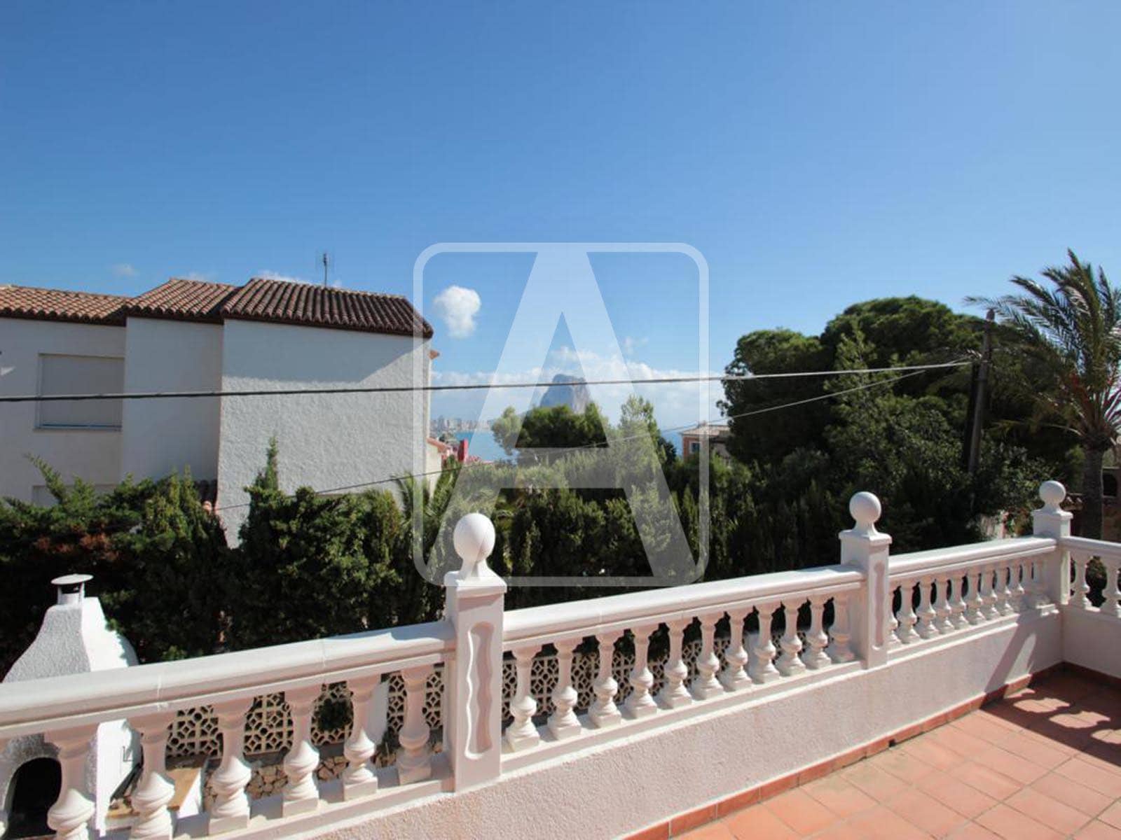 8 Zimmer Villa zu verkaufen in Calpe / Calp mit Pool Garage - 690.000 € (Ref: 2437766)