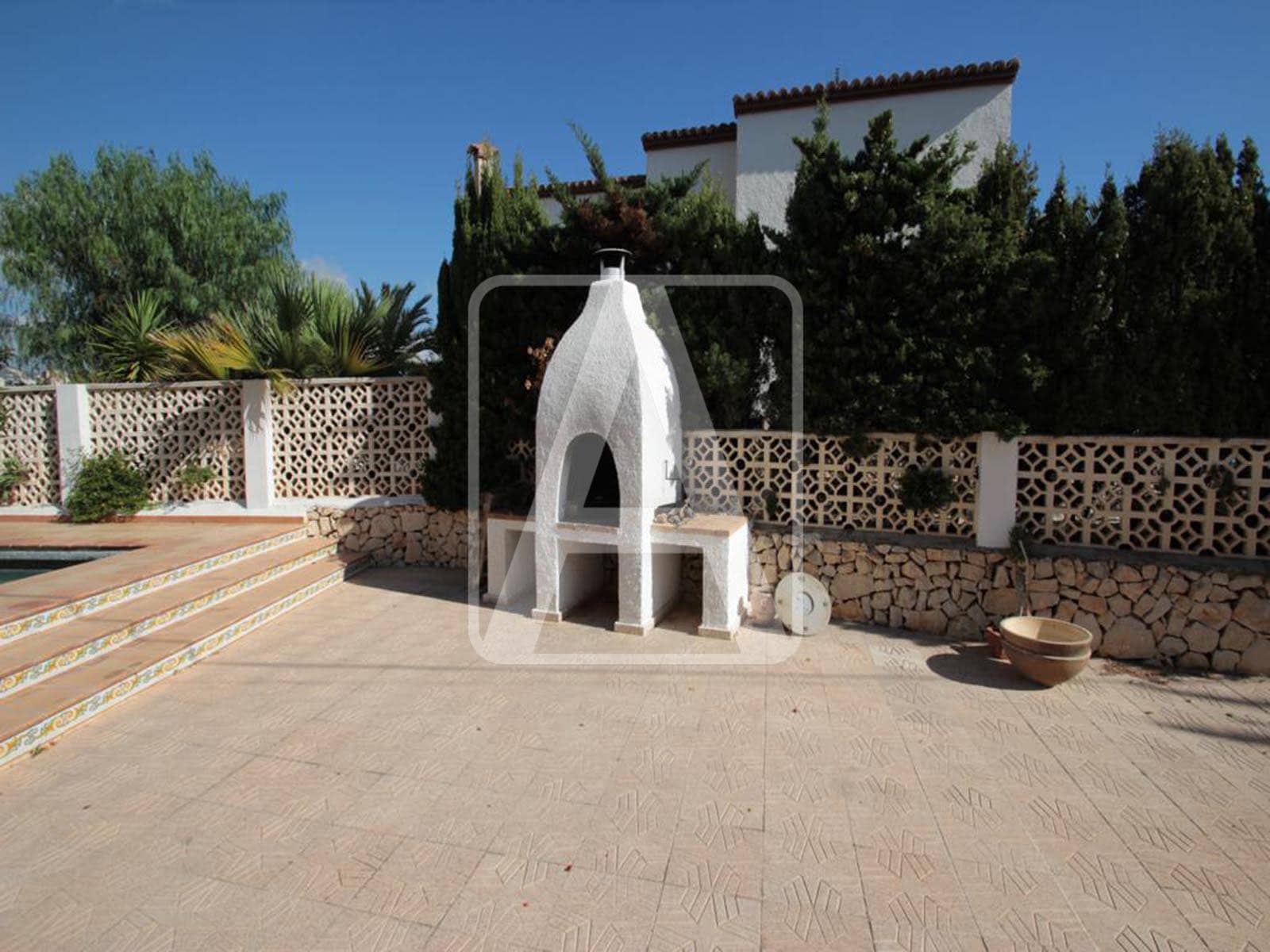 8 Zimmer Villa zu verkaufen in Calpe / Calp mit Pool Garage - 690.000 € (Ref: 2437766)