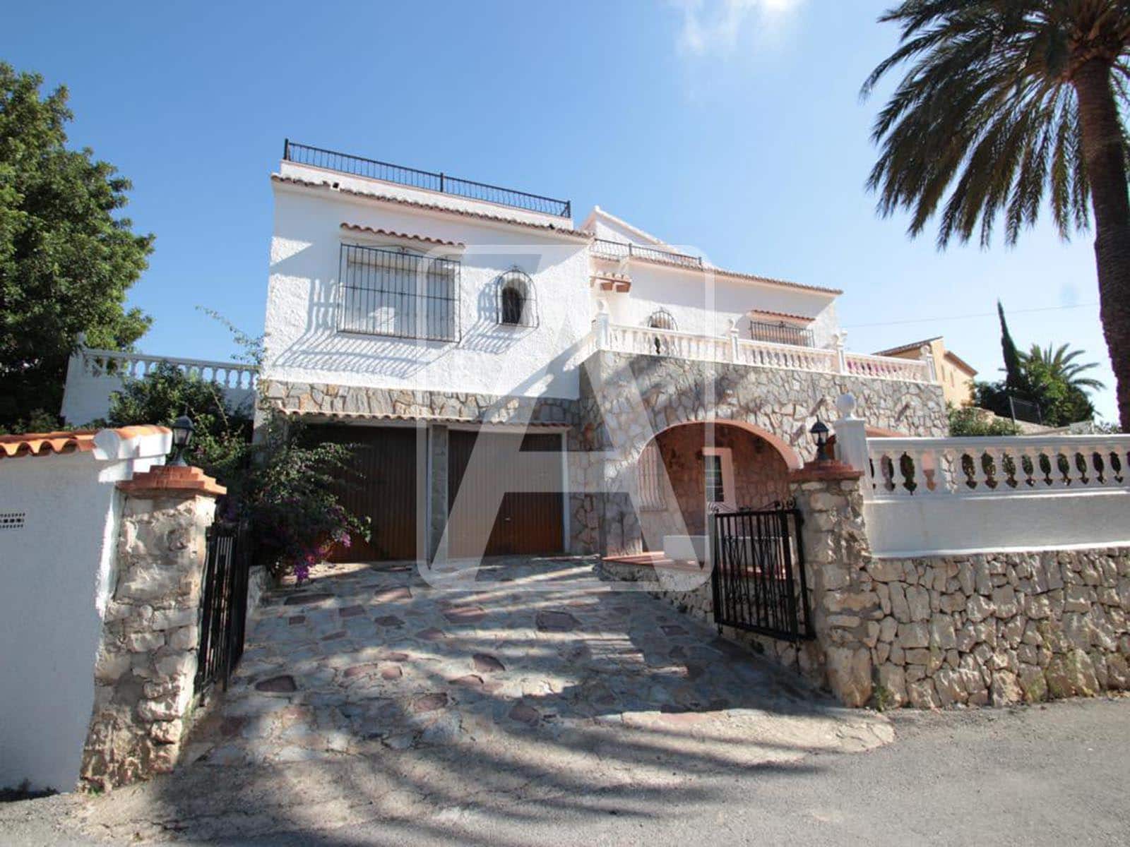 8 Zimmer Villa zu verkaufen in Calpe / Calp mit Pool Garage - 690.000 € (Ref: 2437766)