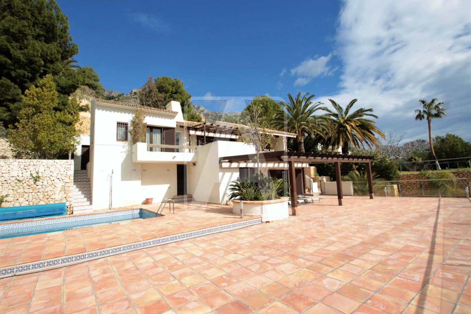 4 bedroom Villa for sale in Altea with garage - € 1,300,000 (Ref: 2437777)