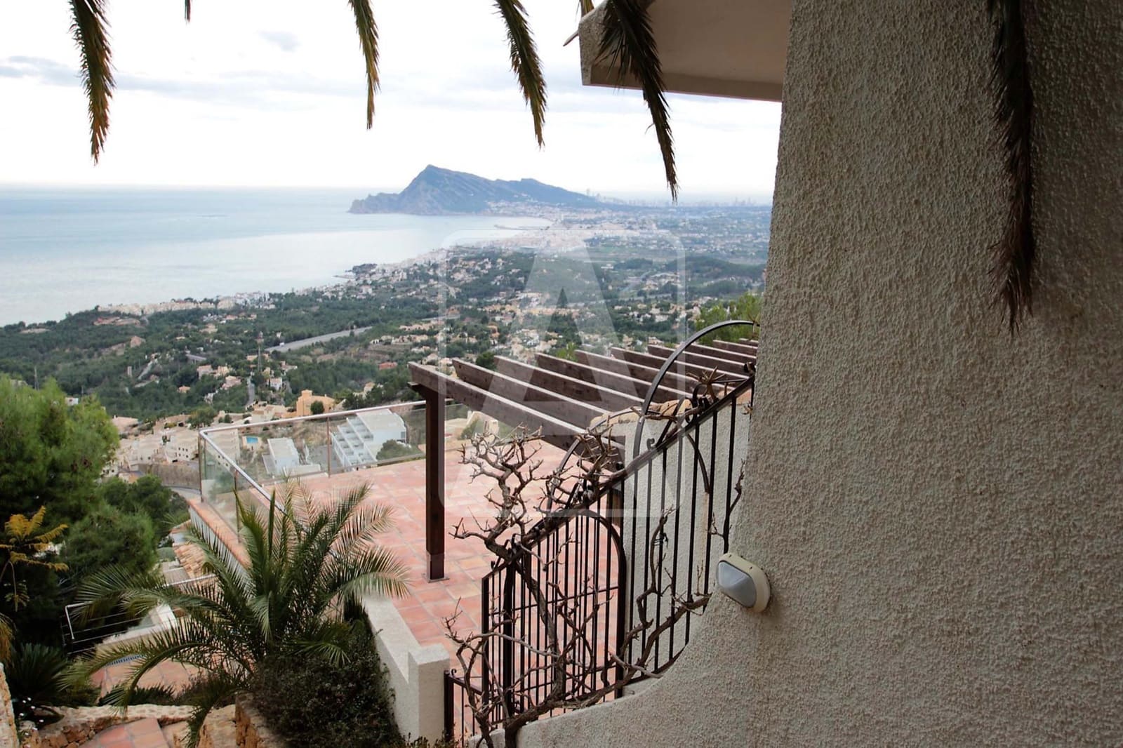 4 bedroom Villa for sale in Altea with garage - € 1,300,000 (Ref: 2437777)