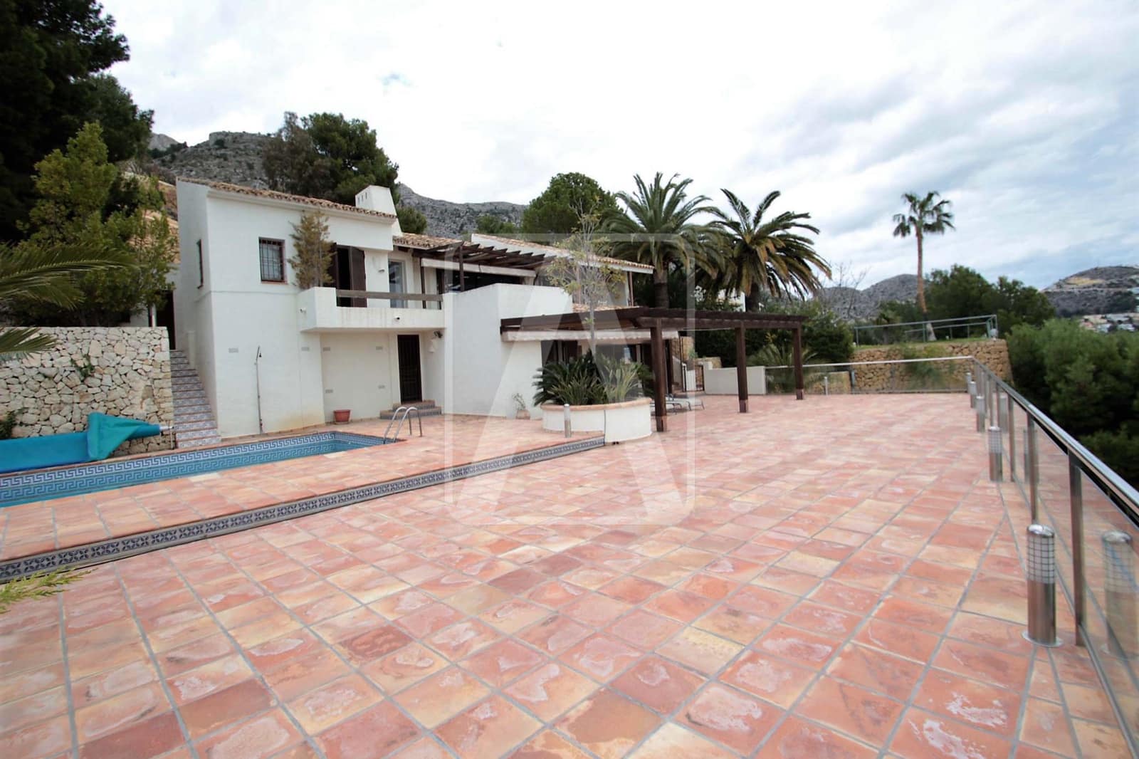 4 bedroom Villa for sale in Altea with garage - € 1,300,000 (Ref: 2437777)