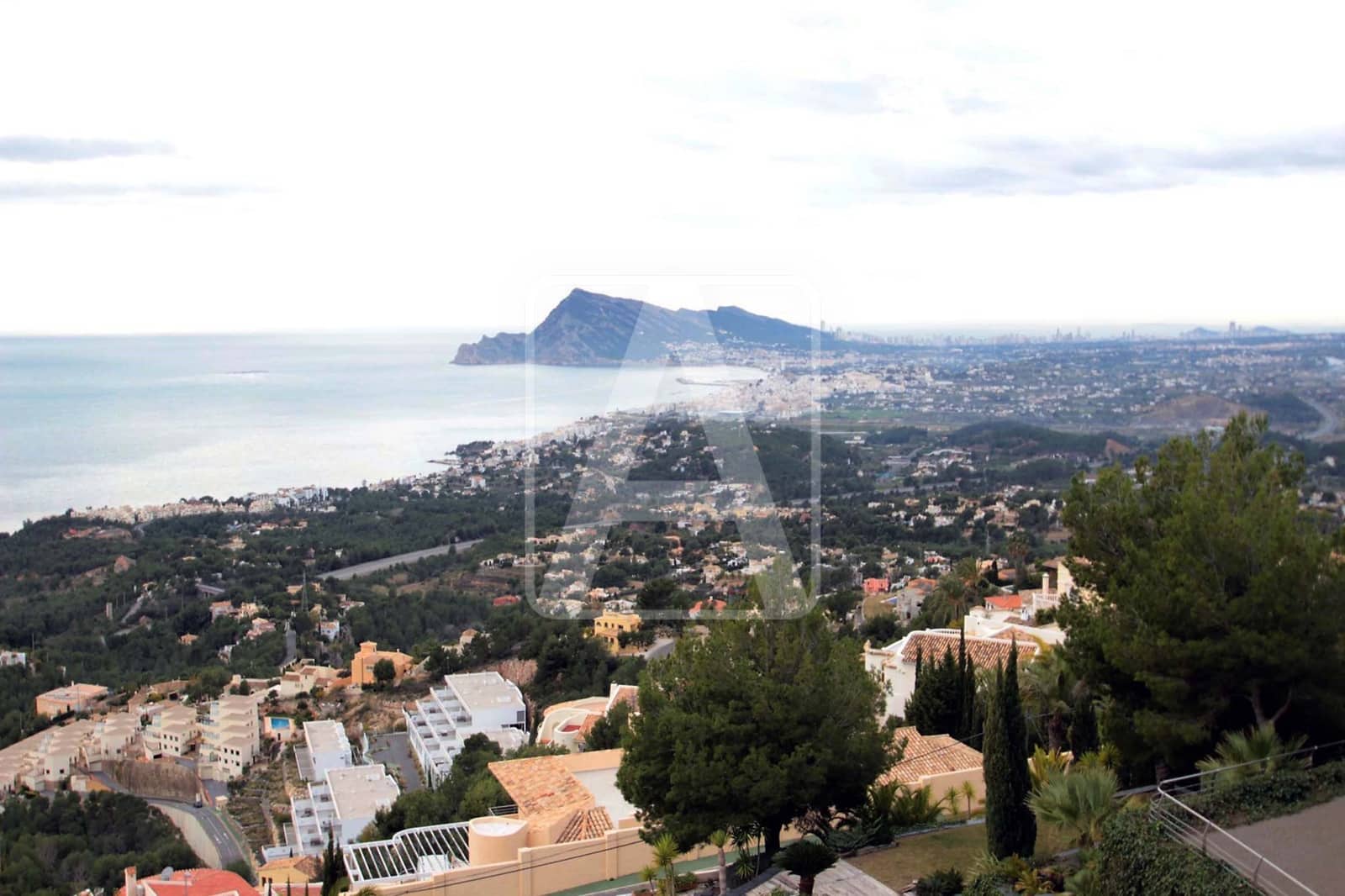 4 bedroom Villa for sale in Altea with garage - € 1,300,000 (Ref: 2437777)