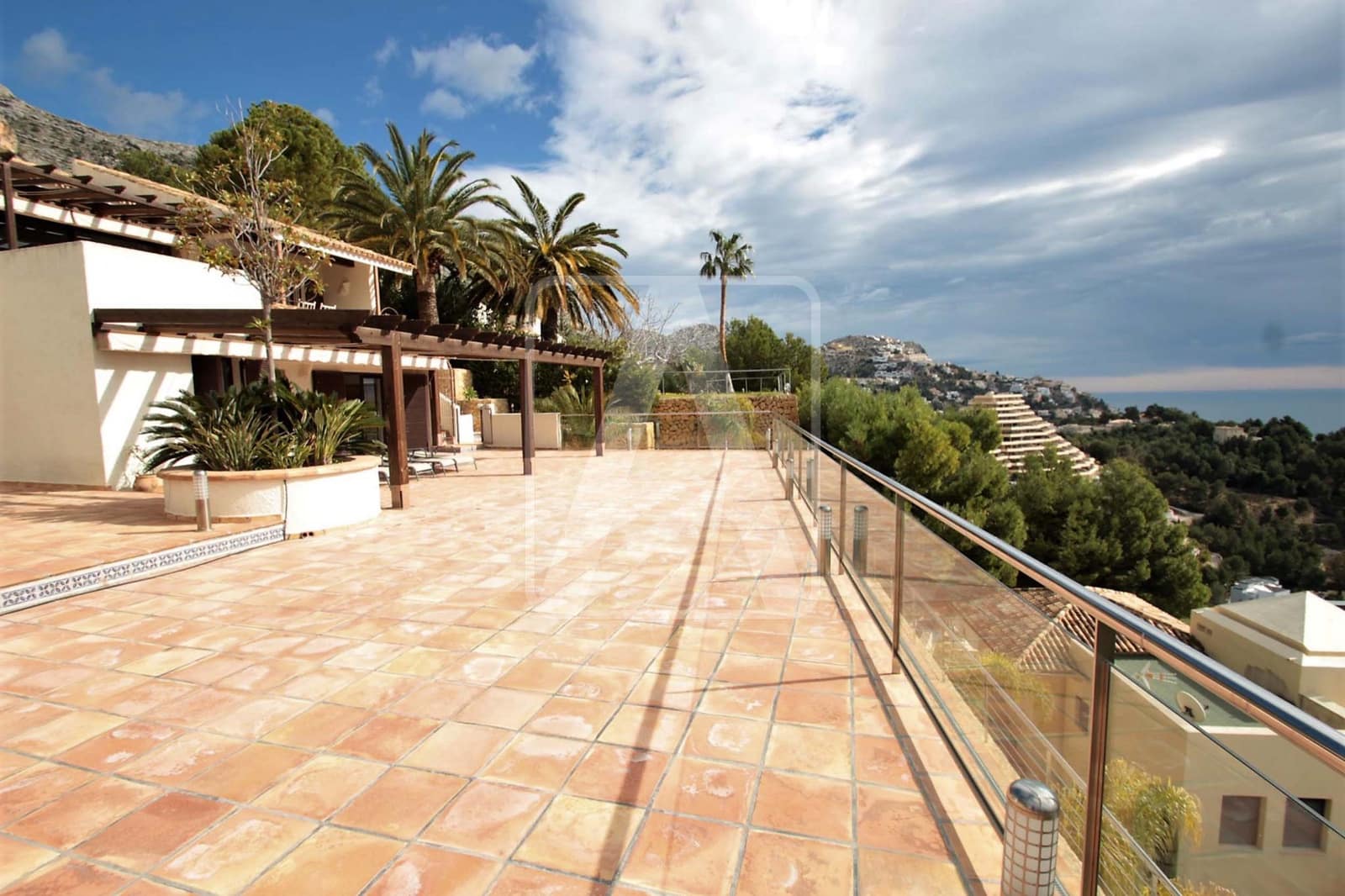 4 bedroom Villa for sale in Altea with garage - € 1,300,000 (Ref: 2437777)