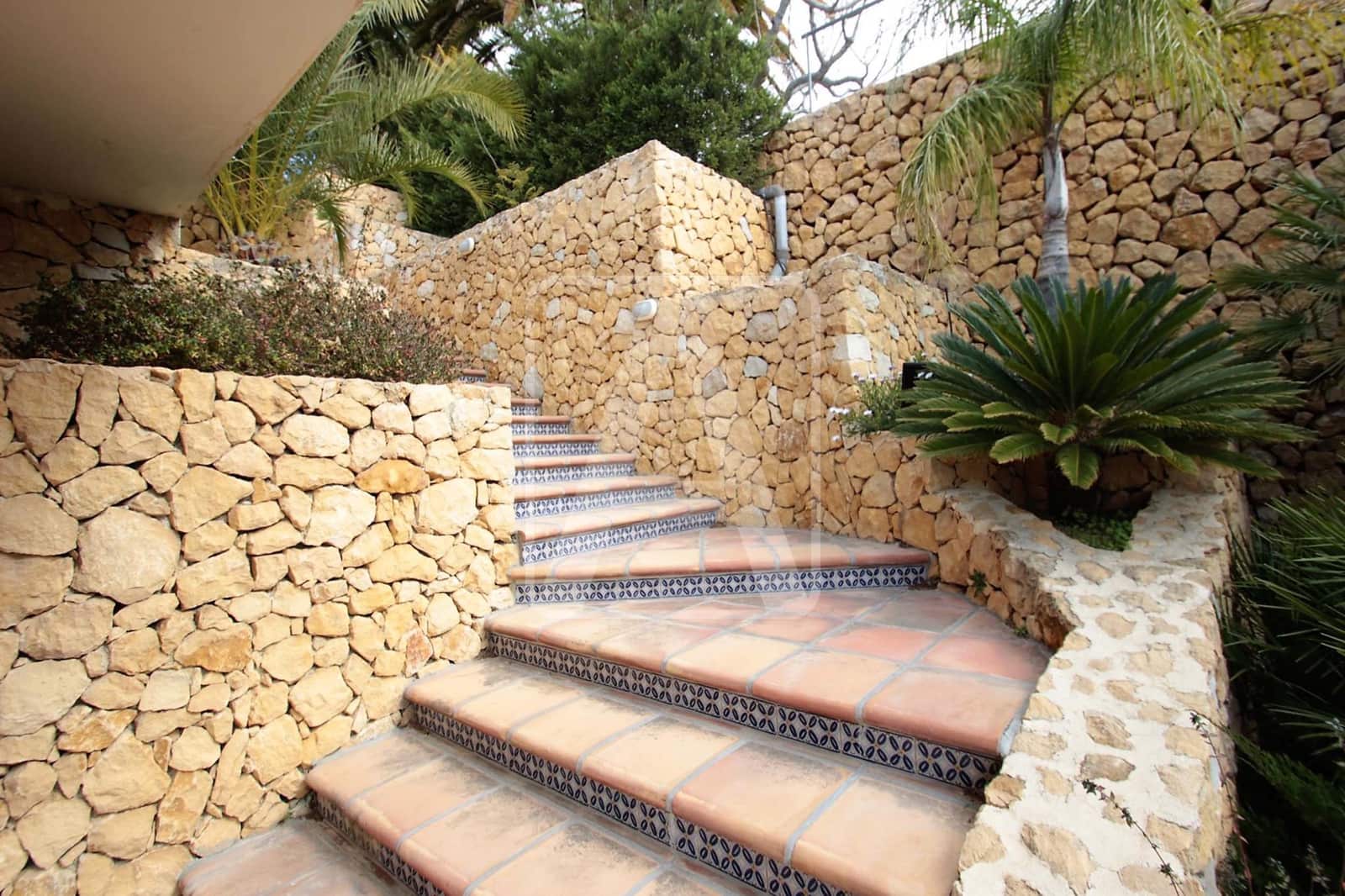 4 bedroom Villa for sale in Altea with garage - € 1,300,000 (Ref: 2437777)