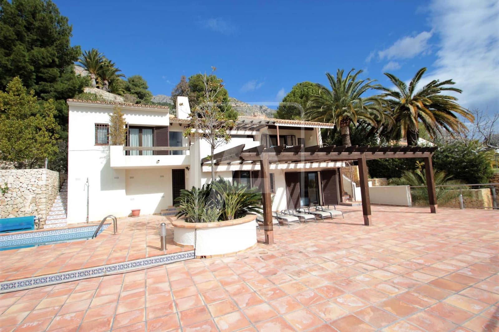 4 bedroom Villa for sale in Altea with garage - € 1,300,000 (Ref: 2437777)