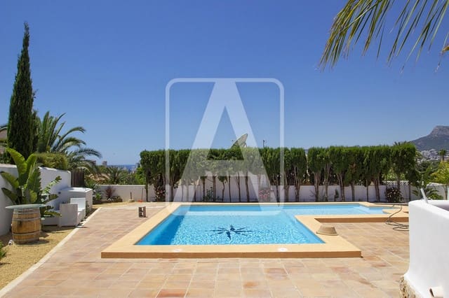 6 Zimmer Villa zu verkaufen in Calpe / Calp mit Pool Garage - 950.000 € (Ref: 4023200)