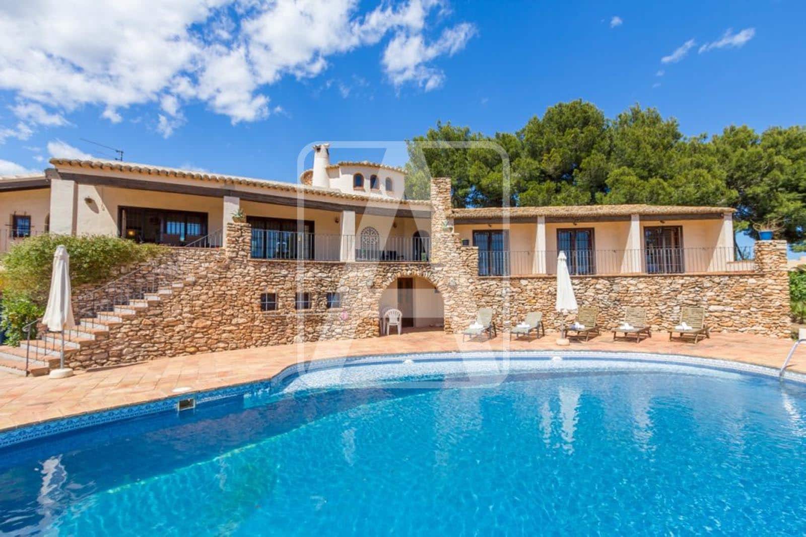 5 bedroom Villa for sale in Calpe / Calp with pool garage - € 2,340,000 (Ref: 4075230)
