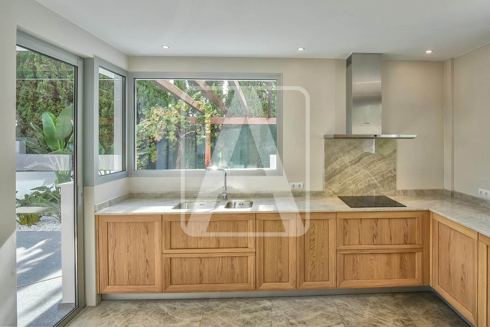 3 bedroom Villa for sale in Calpe / Calp with pool garage - € 2,950,000 (Ref: 4089752)