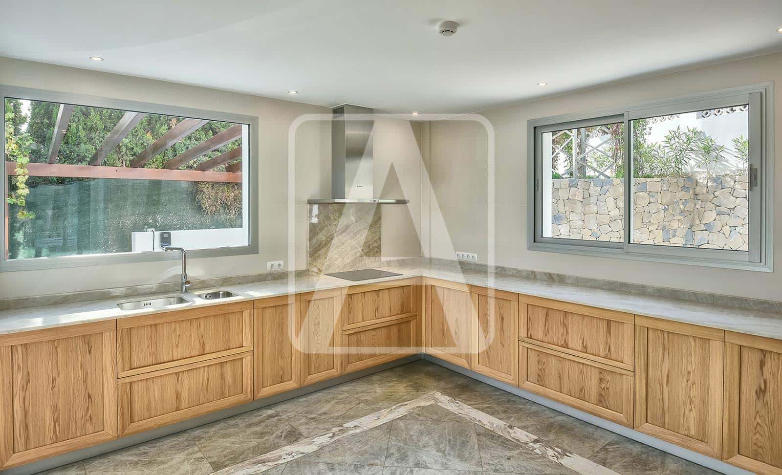 3 bedroom Villa for sale in Calpe / Calp with pool garage - € 2,950,000 (Ref: 4089752)