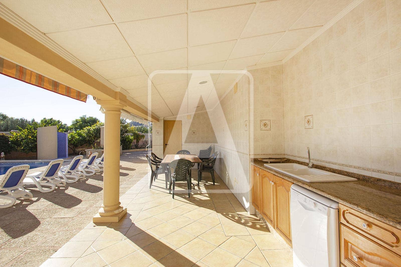 5 bedroom Villa for sale in Calpe / Calp with pool garage - € 649,000 (Ref: 4313789)