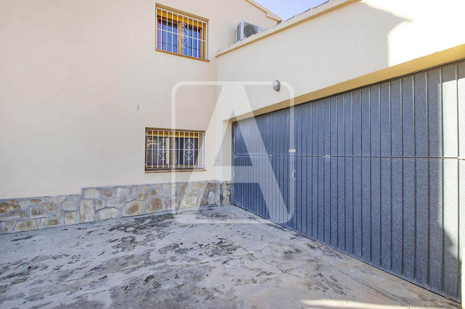 5 bedroom Villa for sale in Calpe / Calp with pool garage - € 649,000 (Ref: 4313789)