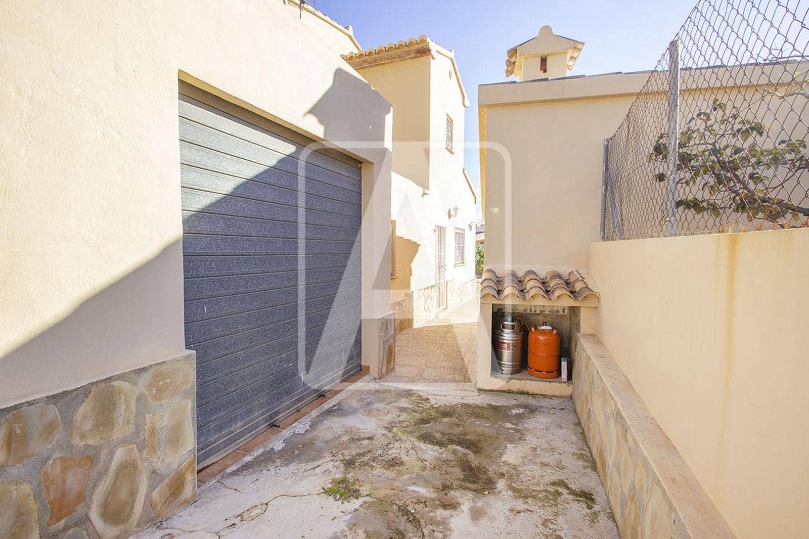 5 bedroom Villa for sale in Calpe / Calp with pool garage - € 649,000 (Ref: 4313789)