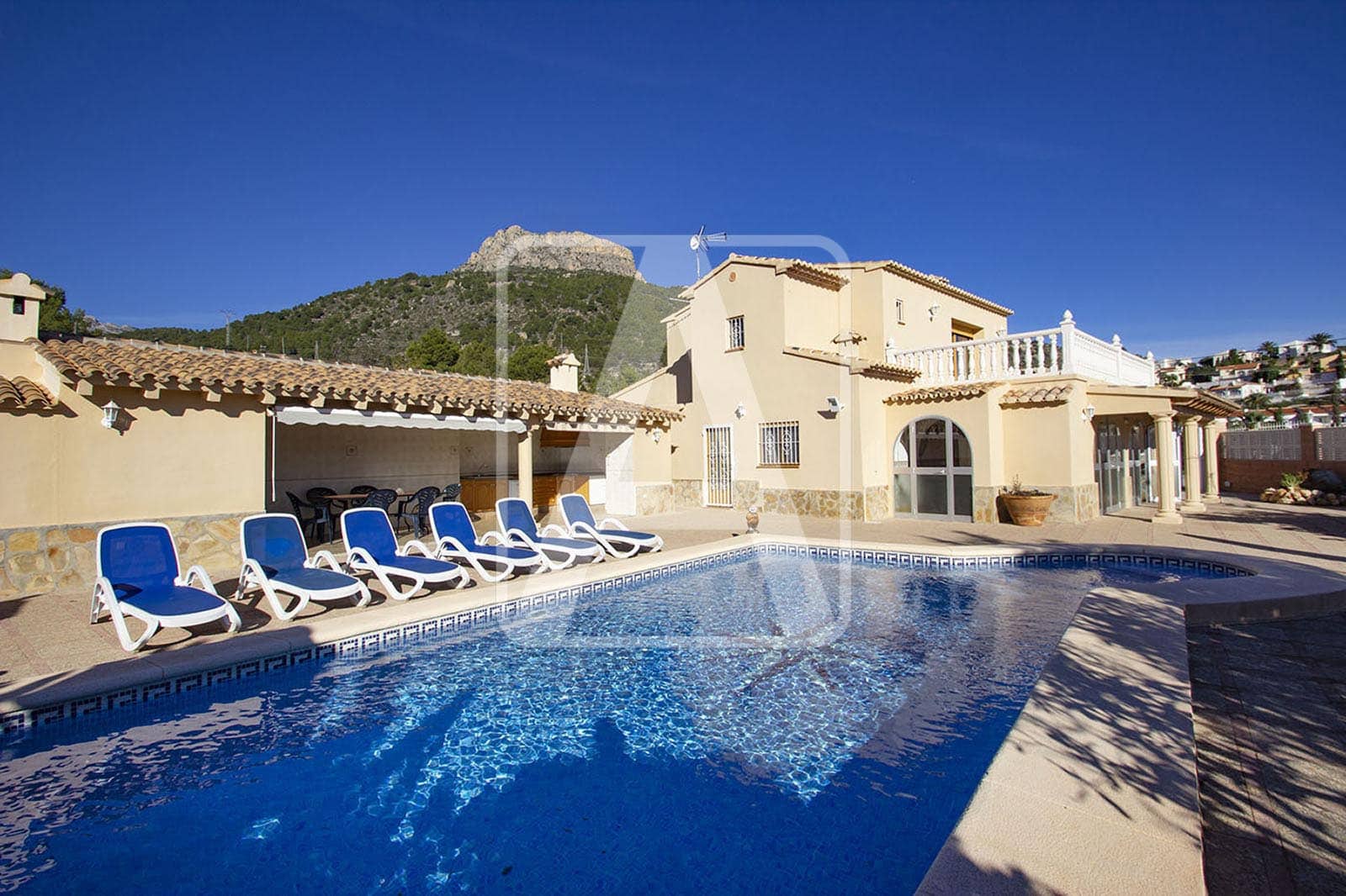 5 bedroom Villa for sale in Calpe / Calp with pool garage - € 649,000 (Ref: 4313789)