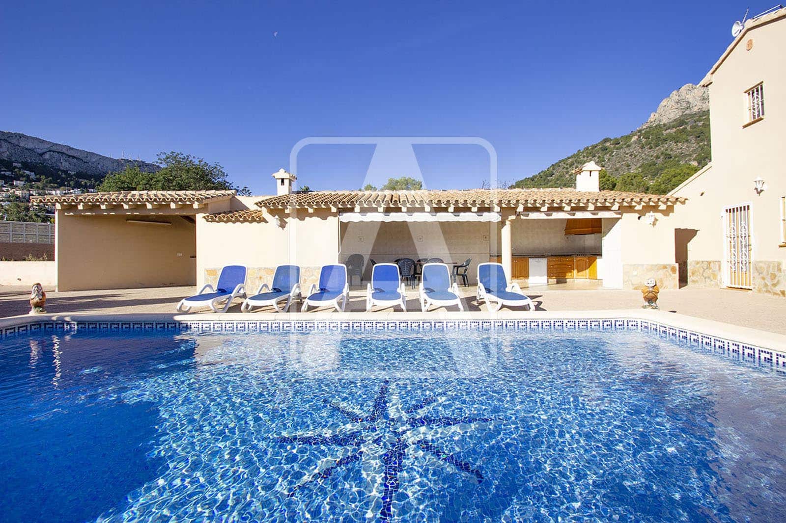 5 bedroom Villa for sale in Calpe / Calp with pool garage - € 649,000 (Ref: 4313789)