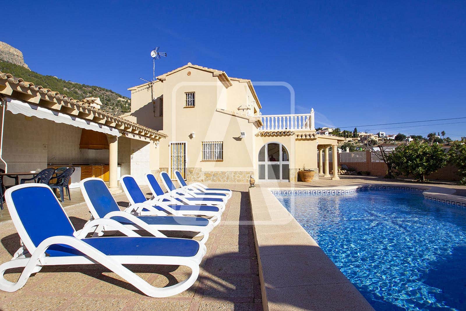5 bedroom Villa for sale in Calpe / Calp with pool garage - € 649,000 (Ref: 4313789)