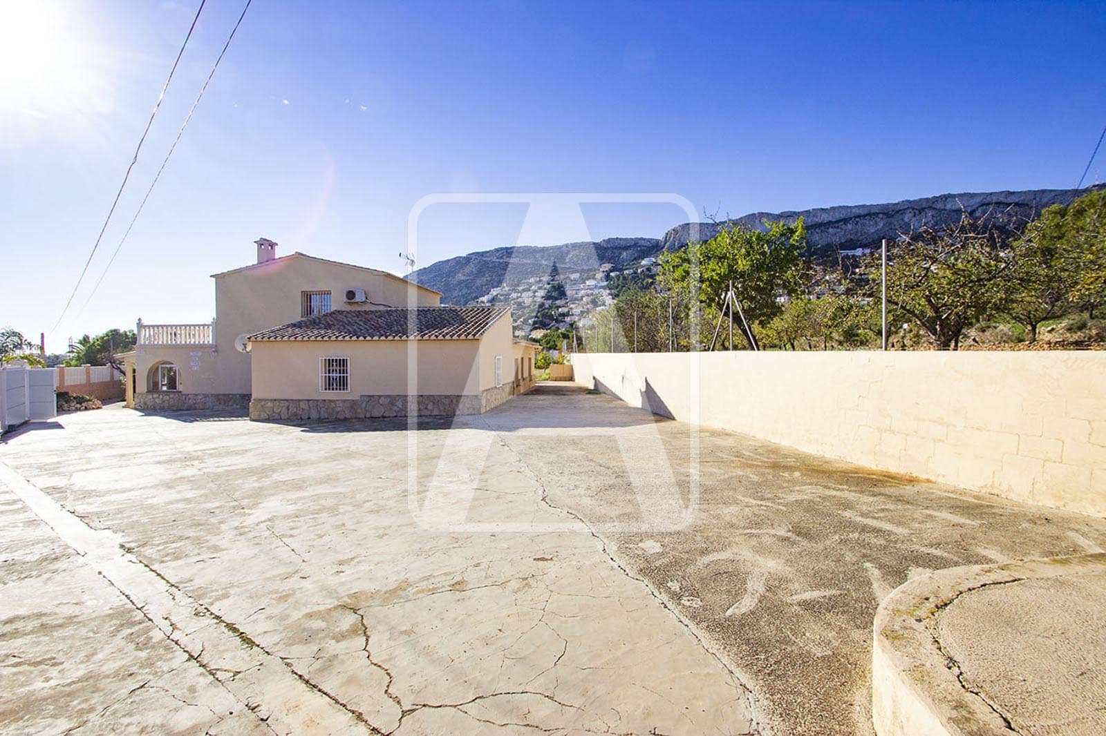 5 bedroom Villa for sale in Calpe / Calp with pool garage - € 649,000 (Ref: 4313789)