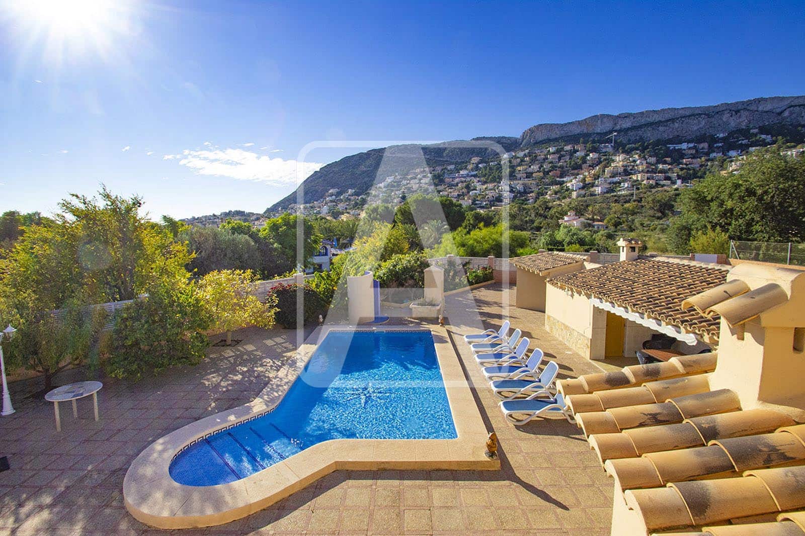 5 bedroom Villa for sale in Calpe / Calp with pool garage - € 649,000 (Ref: 4313789)