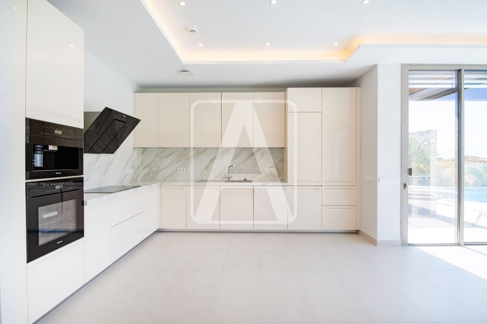 6 quarto Moradia para venda em Calpe / Calp com piscina garagem - 2 200 000 € (Ref: 4390042)