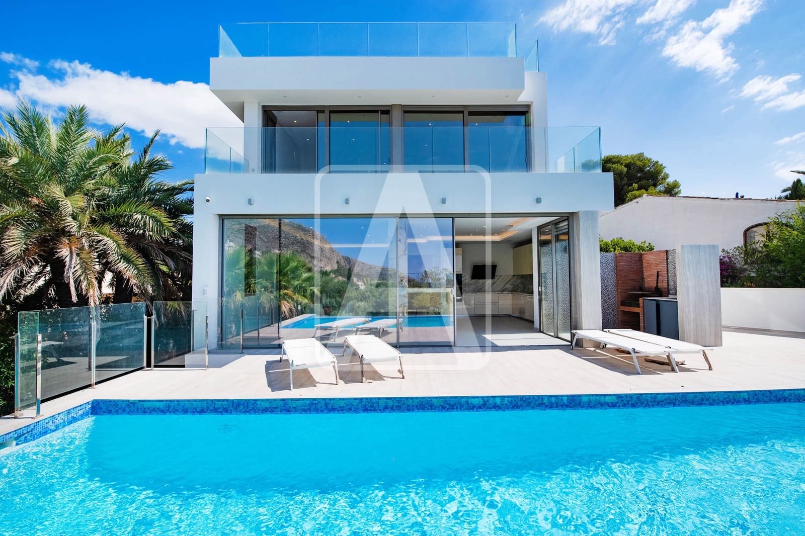 6 quarto Moradia para venda em Calpe / Calp com piscina garagem - 2 200 000 € (Ref: 4390042)