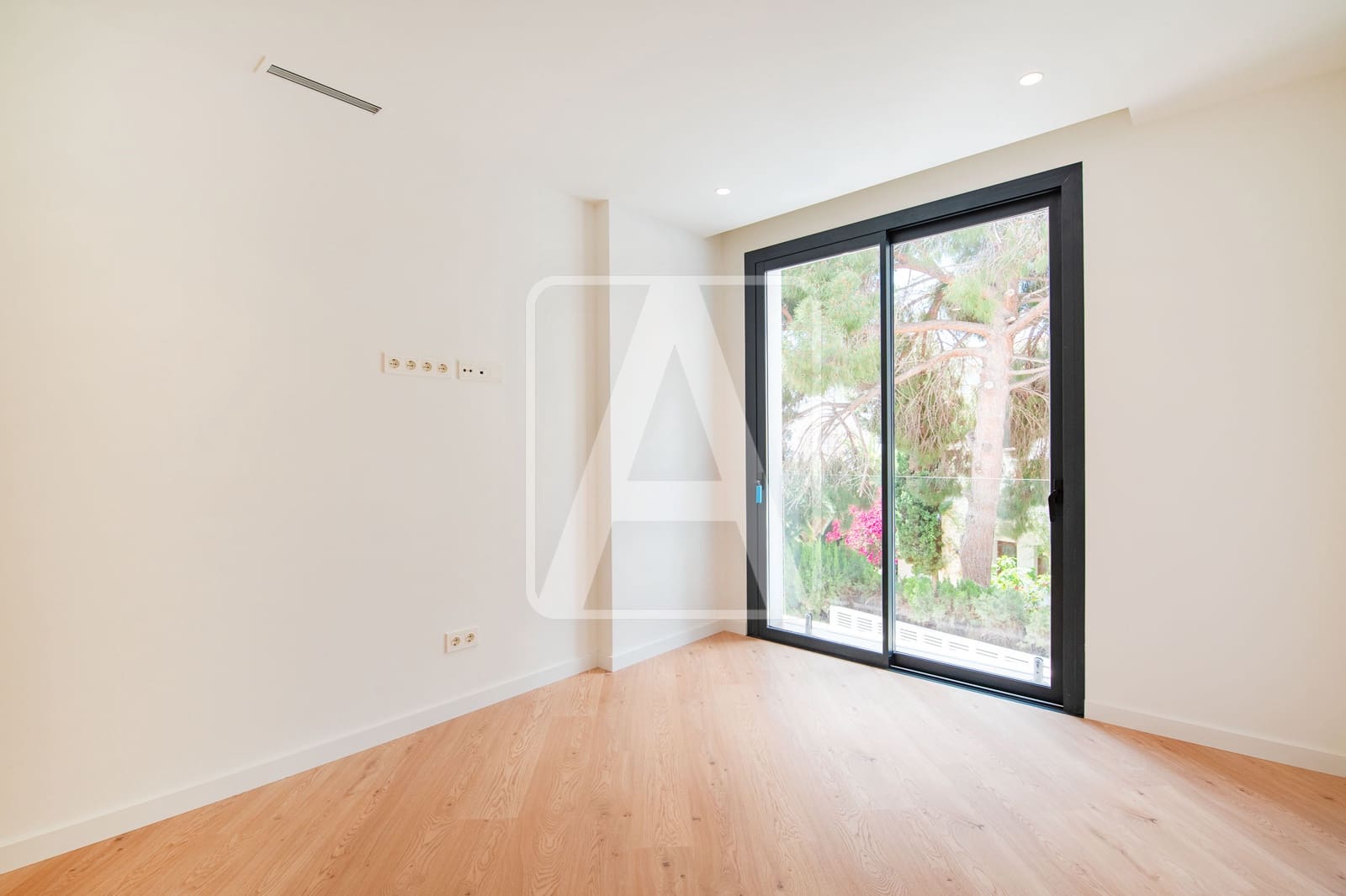 5 bedroom Villa for sale in Calpe / Calp with garage - € 3,900,000 (Ref: 4390043)