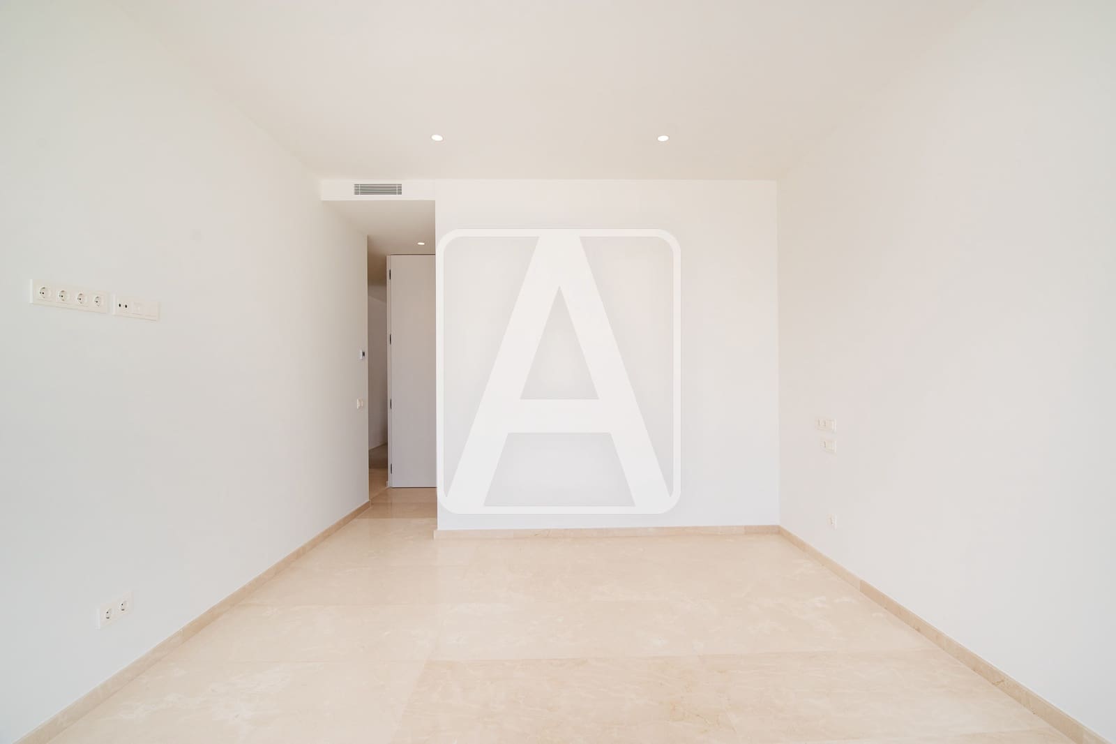 5 bedroom Villa for sale in Calpe / Calp with garage - € 3,900,000 (Ref: 4390043)