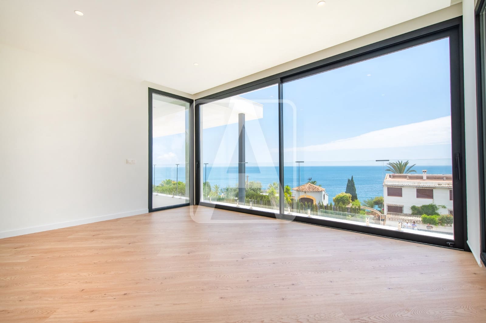 5 bedroom Villa for sale in Calpe / Calp with garage - € 3,900,000 (Ref: 4390043)