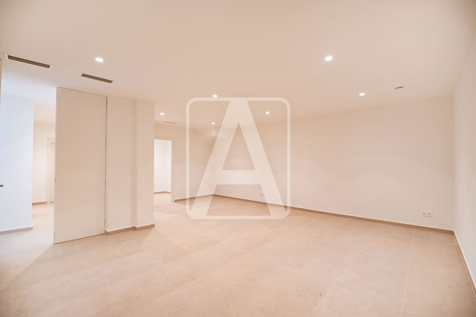 5 bedroom Villa for sale in Calpe / Calp with garage - € 3,900,000 (Ref: 4390043)