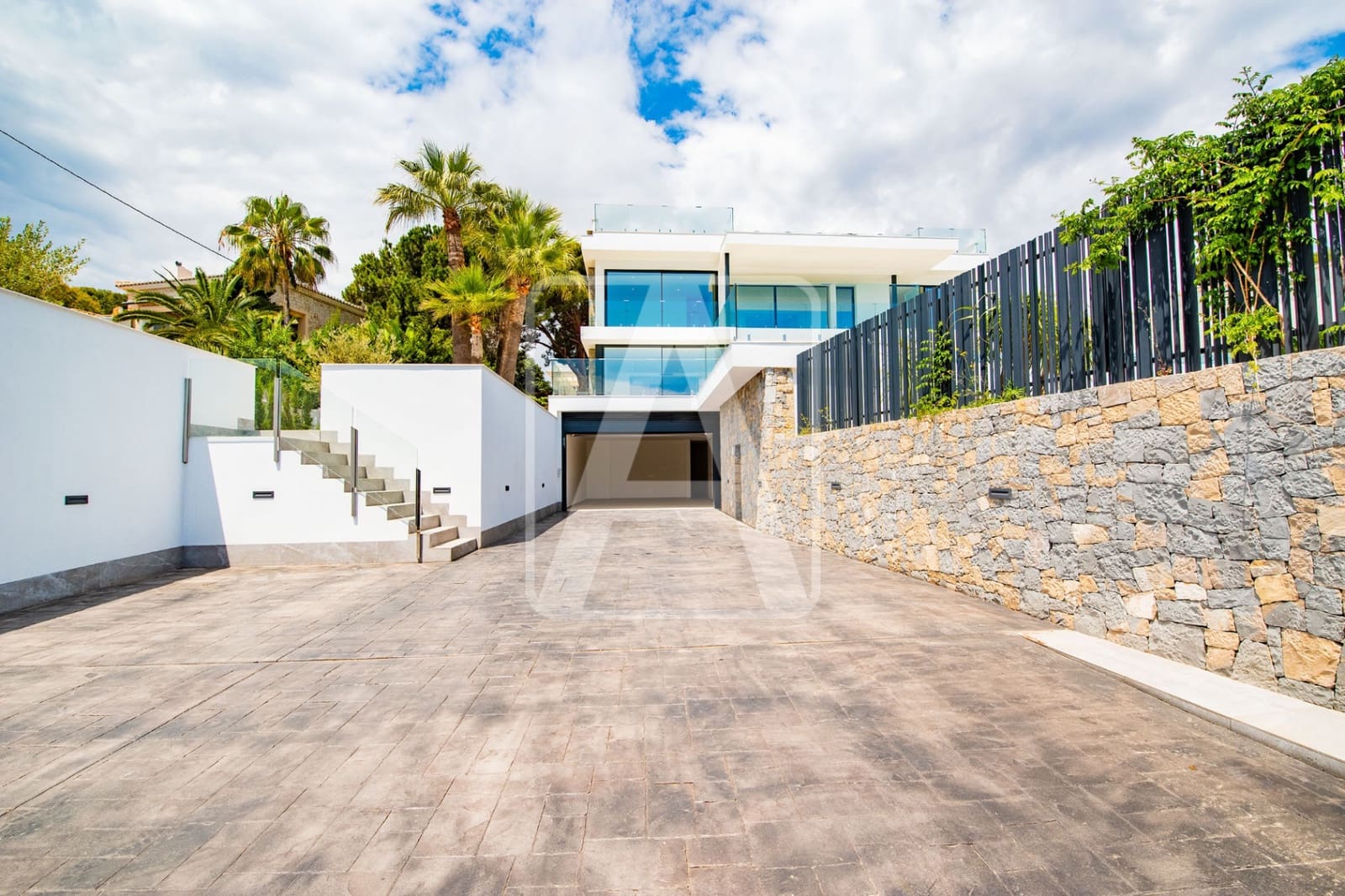 5 bedroom Villa for sale in Calpe / Calp with garage - € 3,900,000 (Ref: 4390043)