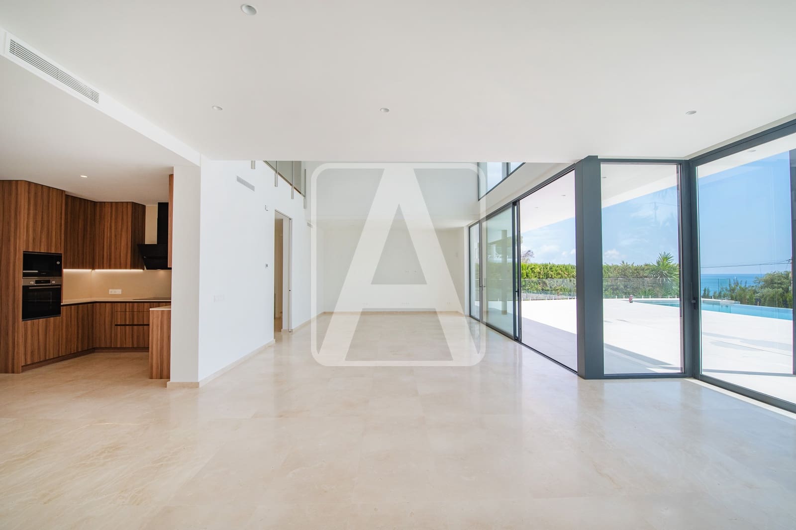 5 bedroom Villa for sale in Calpe / Calp with garage - € 3,900,000 (Ref: 4390043)