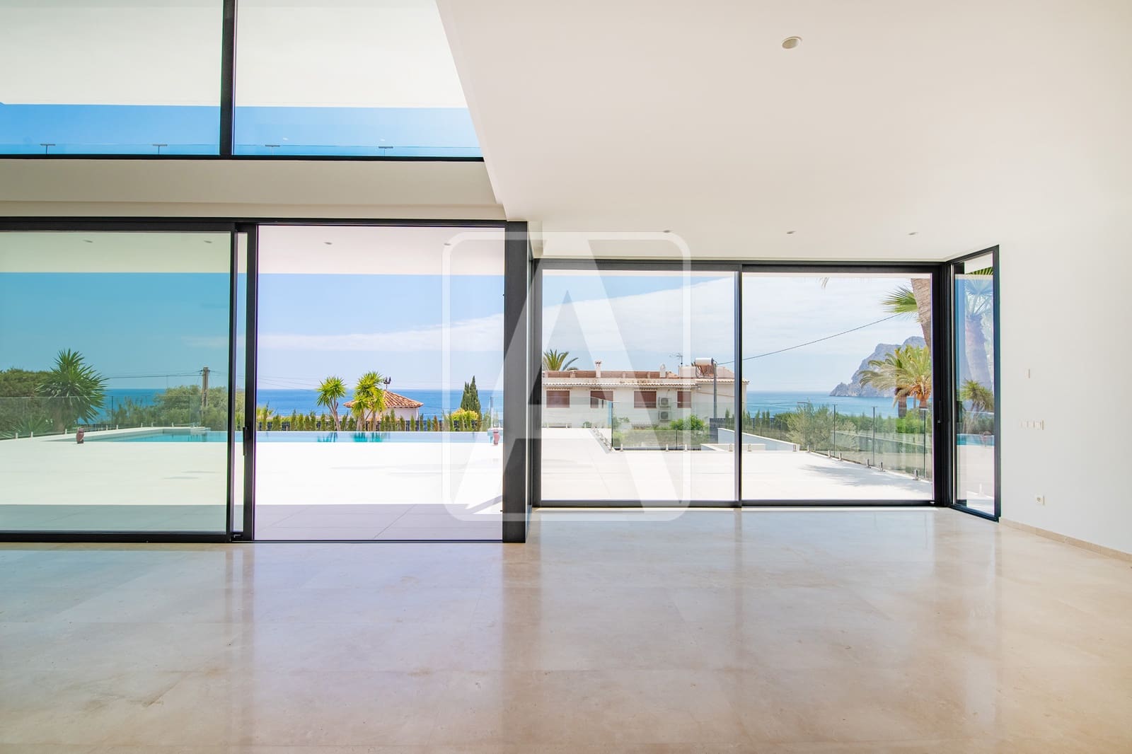 5 bedroom Villa for sale in Calpe / Calp with garage - € 3,900,000 (Ref: 4390043)