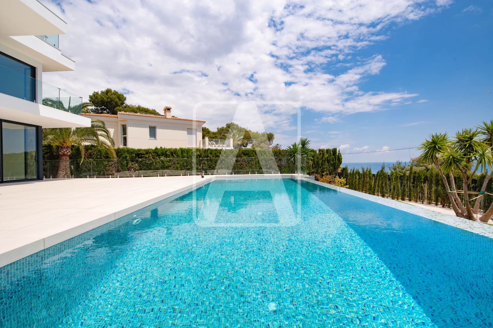 5 bedroom Villa for sale in Calpe / Calp with garage - € 3,900,000 (Ref: 4390043)