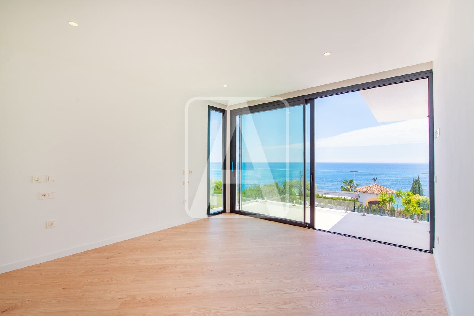 5 bedroom Villa for sale in Calpe / Calp with garage - € 3,900,000 (Ref: 4390043)