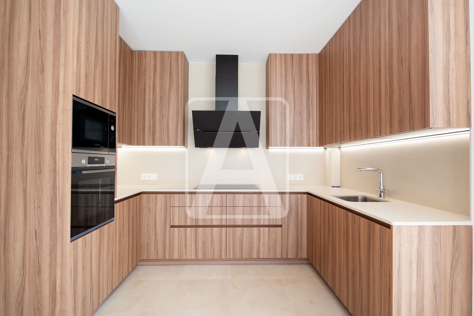 5 bedroom Villa for sale in Calpe / Calp with garage - € 3,900,000 (Ref: 4390043)