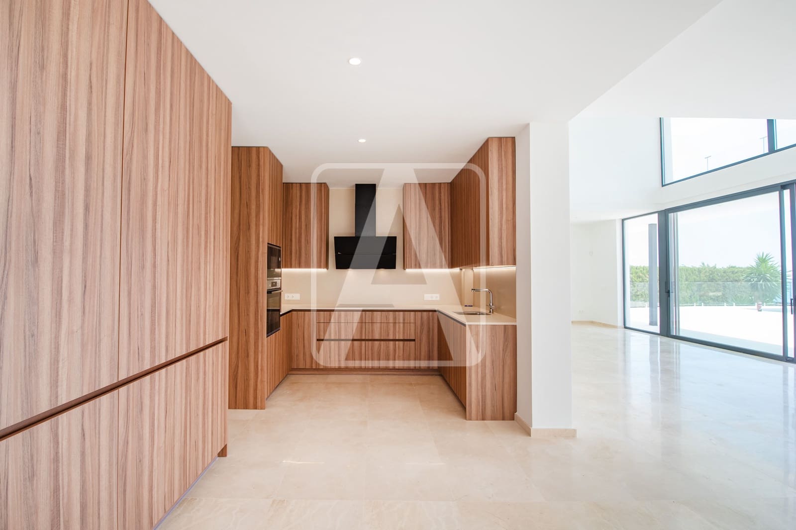 5 bedroom Villa for sale in Calpe / Calp with garage - € 3,900,000 (Ref: 4390043)