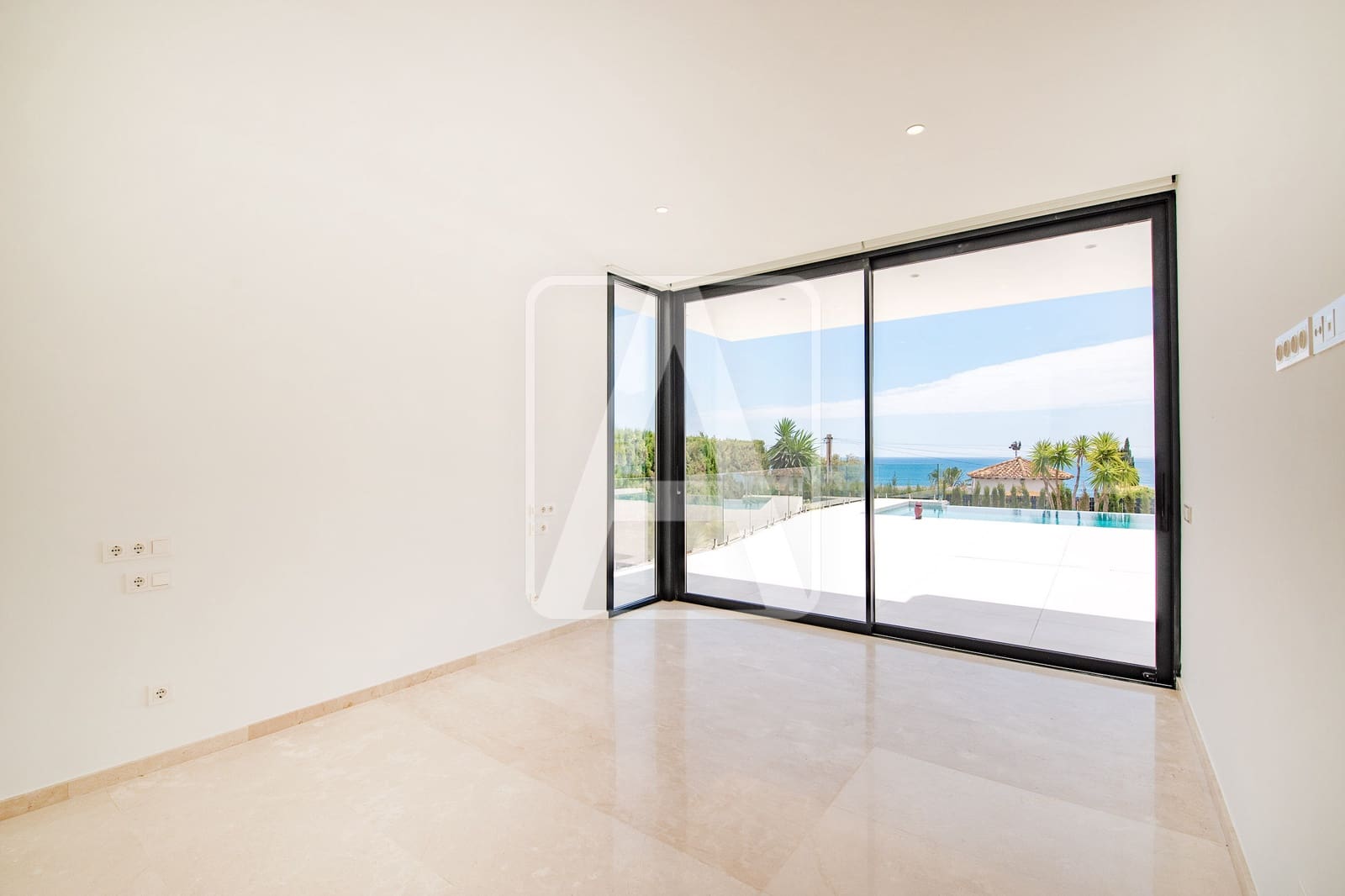 5 bedroom Villa for sale in Calpe / Calp with garage - € 3,900,000 (Ref: 4390043)
